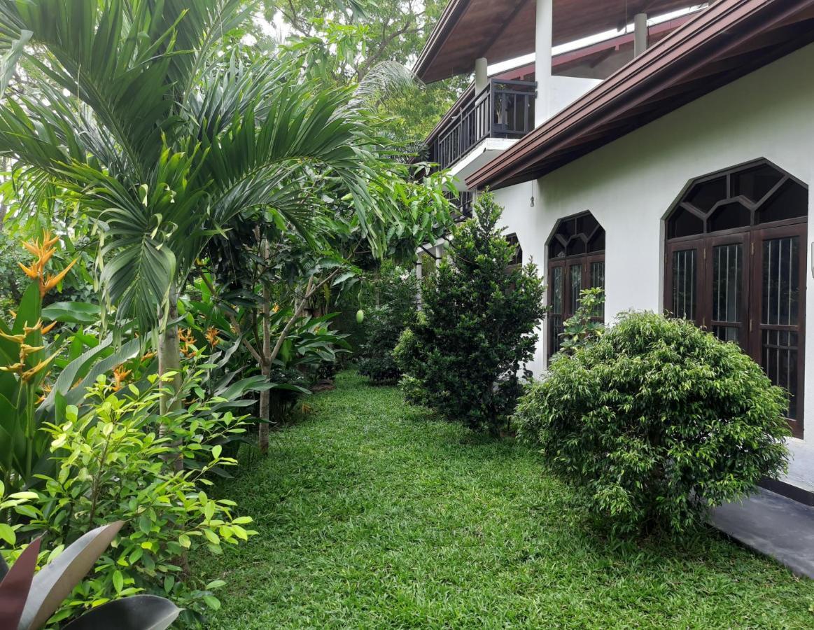 Hotel Tamarind Blue Tangalle Esterno foto